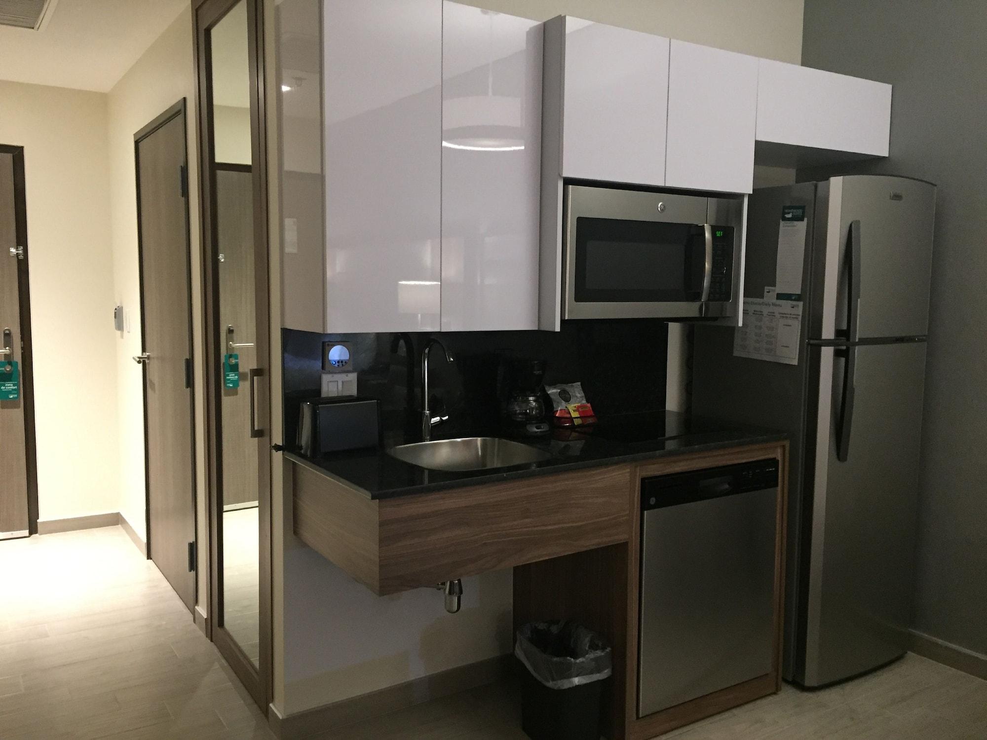 Fiesta Inn Suites Aeropuerto Del Bajio Silao Extérieur photo