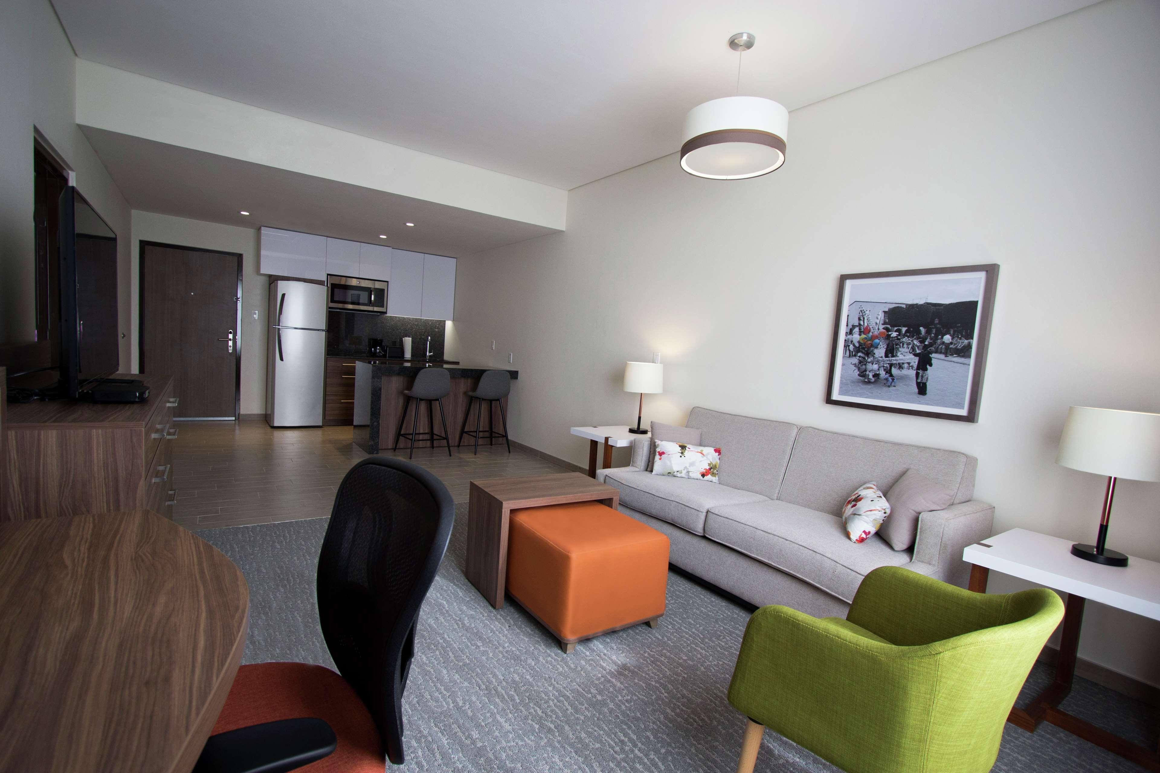 Fiesta Inn Suites Aeropuerto Del Bajio Silao Extérieur photo