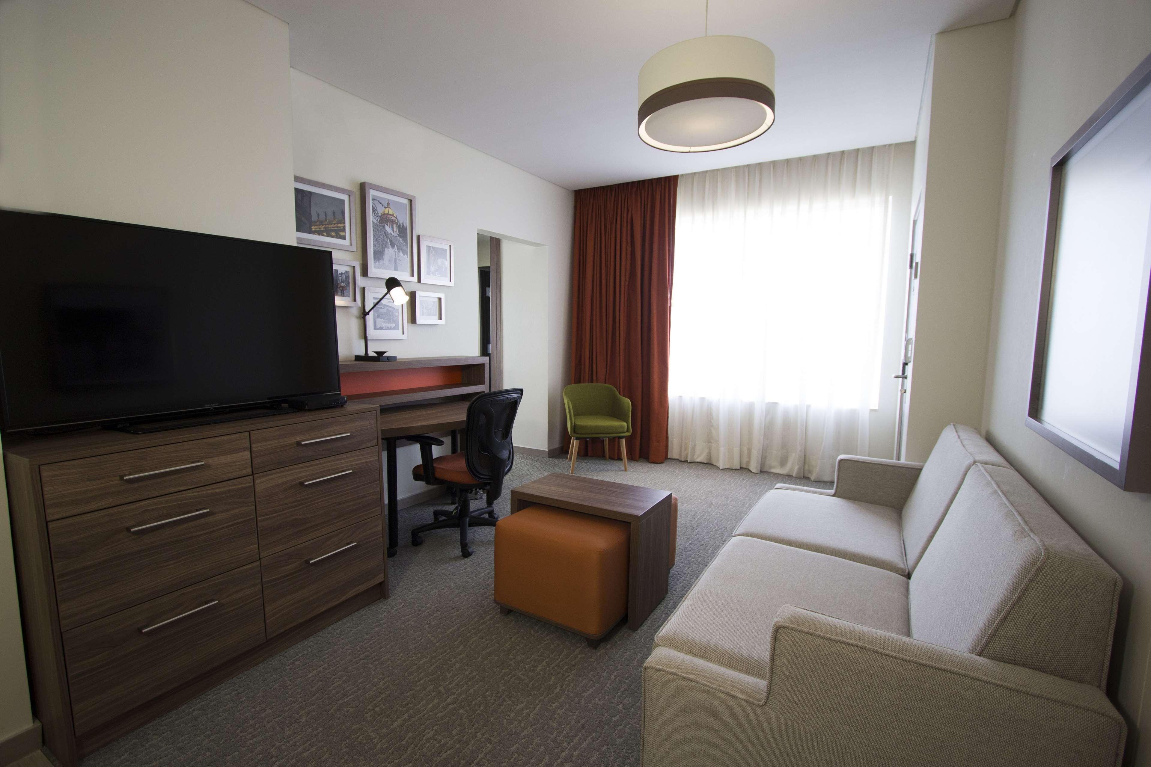 Fiesta Inn Suites Aeropuerto Del Bajio Silao Extérieur photo
