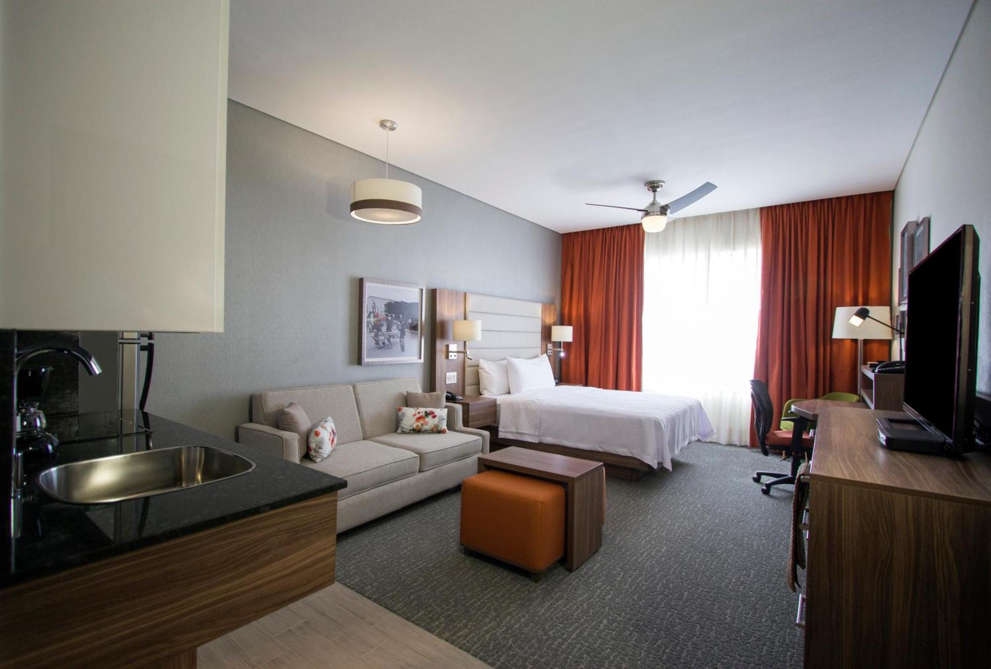 Fiesta Inn Suites Aeropuerto Del Bajio Silao Extérieur photo