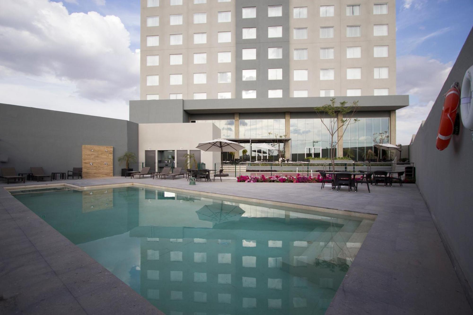 Fiesta Inn Suites Aeropuerto Del Bajio Silao Extérieur photo