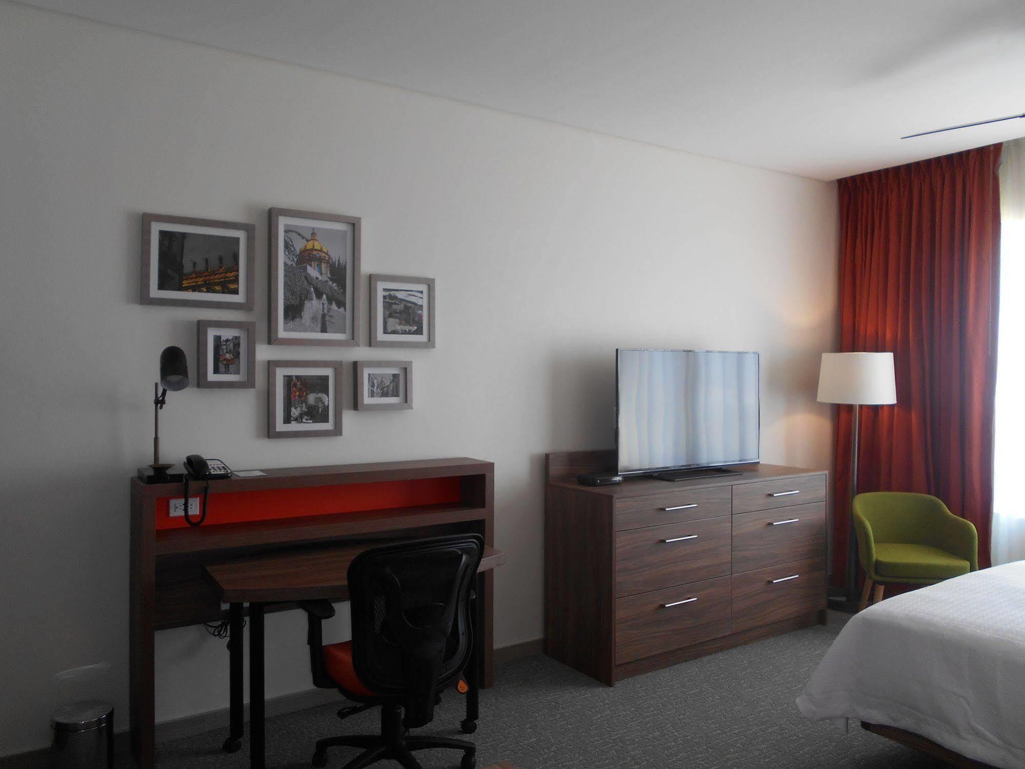 Fiesta Inn Suites Aeropuerto Del Bajio Silao Extérieur photo